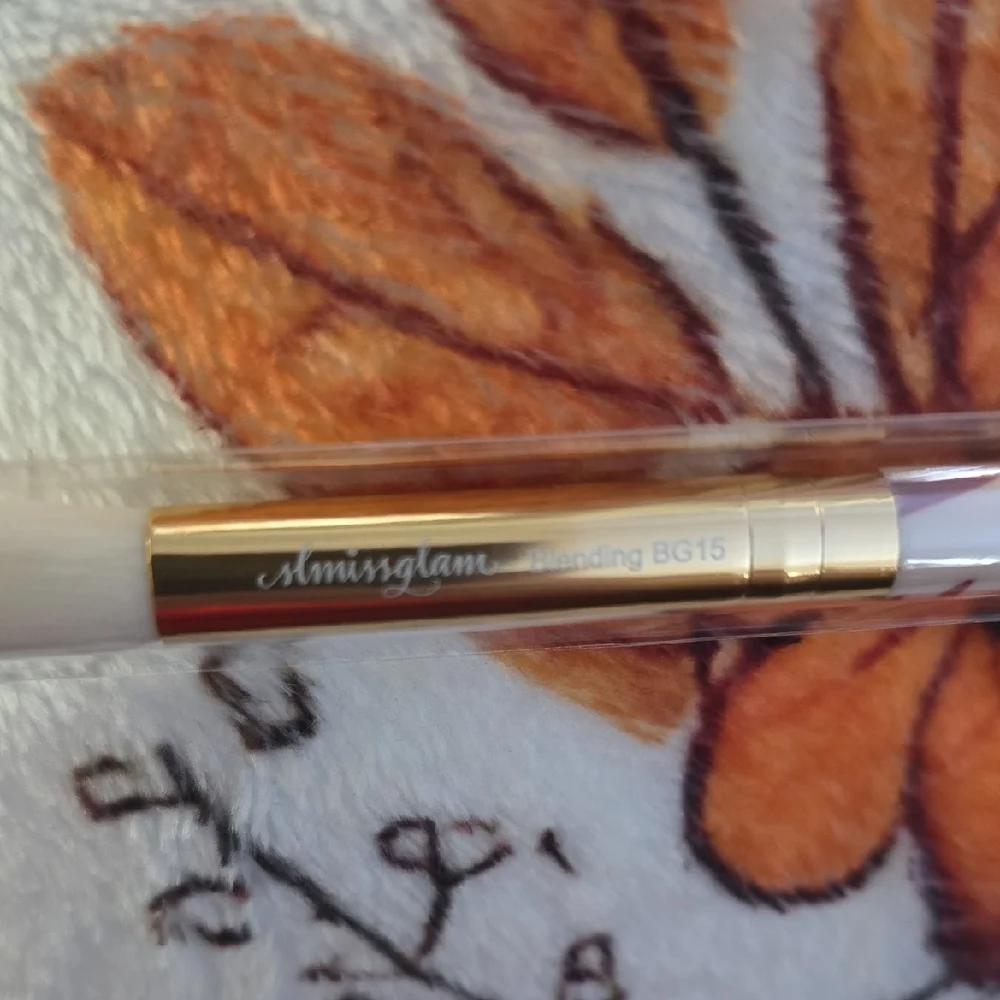 Blending Brush With Gold Accents